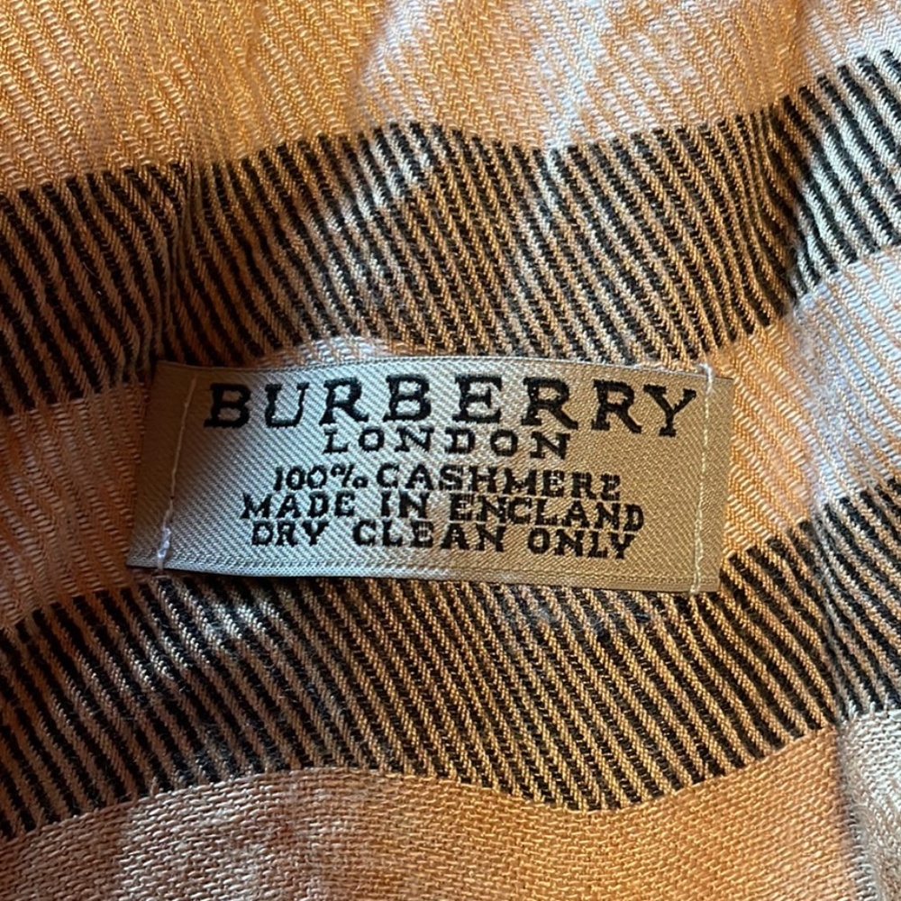 Burberry 100% Cashmere Scarf - Picture 2 of 2